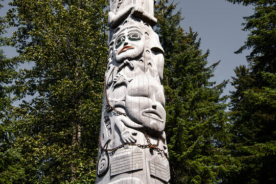 Totempfahl - Geschnitze Holzsäule als Ausdruck der Kultur des Stammes der Tlingit Indianer