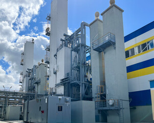 Production of oxygen and nitrogen from the air. Appearance of the distillation column and the main heat exchanger for air separation