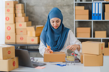 Beauty muslim woman in hijab working in the office