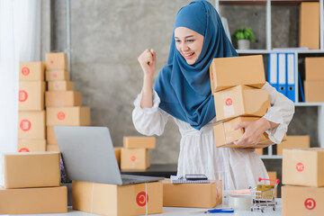 Beauty muslim woman in hijab working in the office