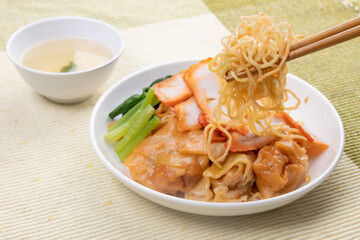 Red Pork Wonton Noodles