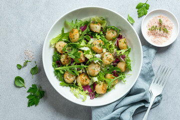 seared scallops salad