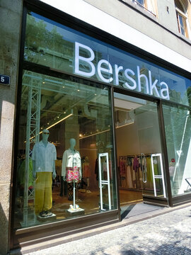Bershka Images – Browse 218 Stock Photos, Vectors, and Video | Adobe Stock