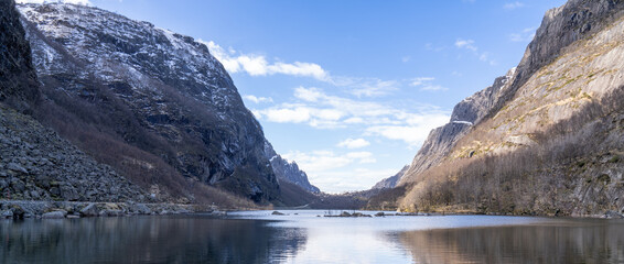 Obraz premium Byrkjedal, lake Byrkjedalsvatnet, beautiful valley in Norway