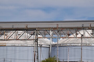 storage tanks with conveyer