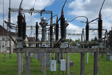 Power distribution, current compensation systems ...
