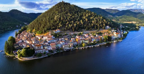 Foto auf Alu-Dibond Most beautiful scenic Italian lakes - small picturesque lake Piediluco with colorful houses in Umbria, Terni province. Aerial panoramic view © Freesurf