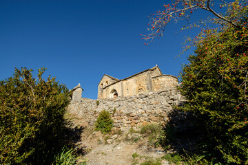 Fototapeta na wymiar iglesia parroquial de San Martín, Sercué , término municipal de Fanlo, Sobrarbe, Huesca, Aragón, cordillera de los Pirineos, Spain
