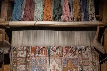 Carpet or rug weaving process