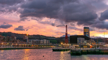 Fototapeta na wymiar Reddish sunrise in the Ria de Bilbao