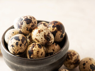 Fototapeta premium quail eggs in a bowl