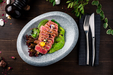 sashimi with tuna and avocado