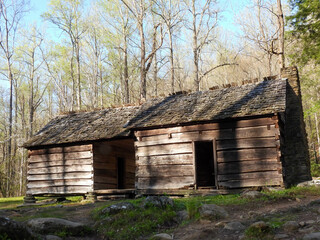 Fototapeta na wymiar Old log building in the Great Smoky Mountains