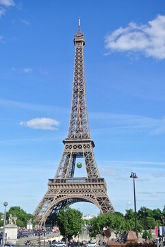 eiffel tower with tennis ball 02