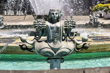 Fuente en Armenia - Plaza Charles Aznavour Square