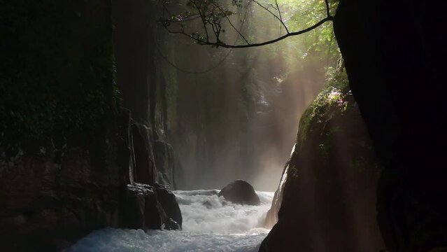 朝の菊池渓谷　逢ぞめの滝