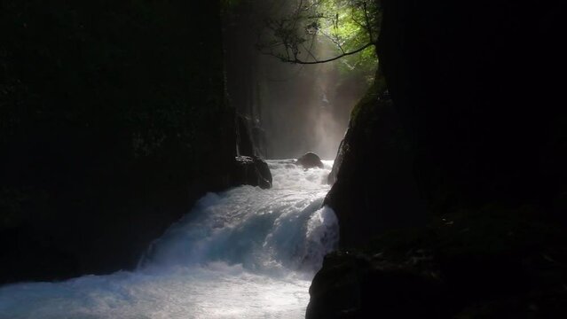 朝の菊池渓谷　逢ぞめの滝