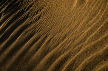 gold layer pattern of sand waves
