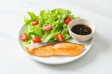 grilled salmon fillet steak with salad
