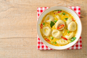 Green curry soup with Fish ball