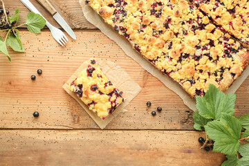 schwarze Johannisbeeren Streuselkuchen Blechkuchen Stück