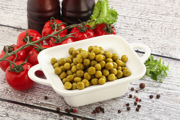 Canned sweet green peas conserve