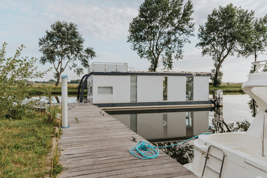 Houseboat moored by jetty on Yser River