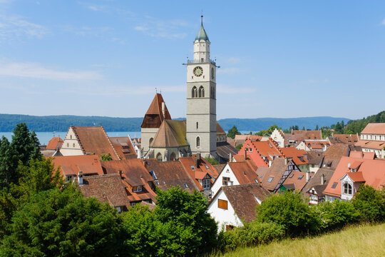 Germany, Baden-Wurttemberg, Uberlingen, Bell tower of Sankt Nikolaus church and surrounding houses