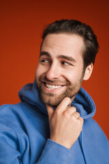 Obraz premium Young white man wearing hoodie smiling and looking at camera