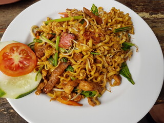 Kwetiau goreng is a Chinese Indonesian stir fried flat rice noodle dish made from kwetiau, which are stir fried in cooking oil with garlic, onion ,beef, chicken, fried prawn, crab and other vegetable