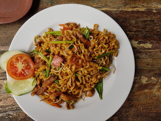 Kwetiau goreng is a Chinese Indonesian stir fried flat rice noodle dish made from kwetiau, which are stir fried in cooking oil with garlic, onion ,beef, chicken, fried prawn, crab and other vegetable