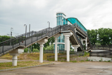 Obraz premium aboveground pedestrian crossing with high staircase across the road