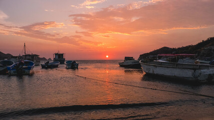 Naklejka premium sunset at the beach