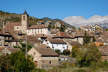 Fototapeta na wymiar Hecho village, Valley of Hecho, western valleys, Pyrenean mountain range, province of Huesca, Aragon, Spain, europe