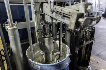 Factory for the production of double-glazed windows made of sheet glass. A Insulating glass line the production of coated insulating glass units with a wide range of fixed spacers.