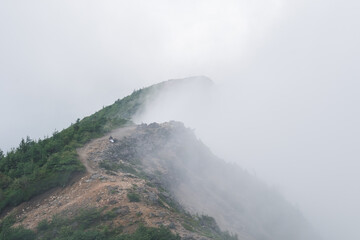 幻想的な山の風景