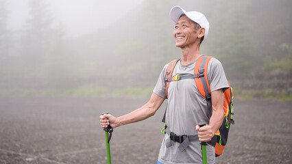 登山イメージ　アウトドア　男性