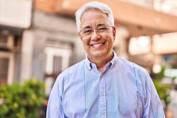 Obraz premium Senior man smiling confident standing at street