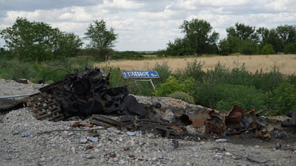 destroyd Ukraine tank