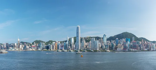 Foto op Plexiglas Panorama of skyline of Victoria Harbor in Hong Kong city © leeyiutung