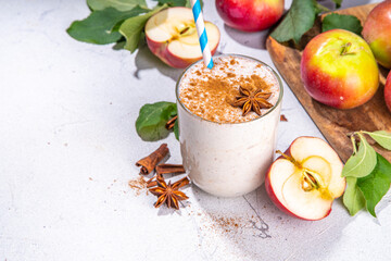 Apple pie smoothie with yogurt, apple slices, oatmeal granola flakes, cinnamon, spices and walnuts....