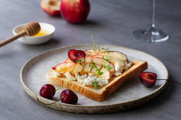 Peach and ricotta toast with wine