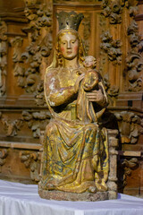 Virgen gótica sedente con el Niño en brazos, Capilla de la Virgen de la Cabeza, Catedral de la Asunción de la Virgen, Salamanca,  comunidad autónoma de Castilla y León, Spain