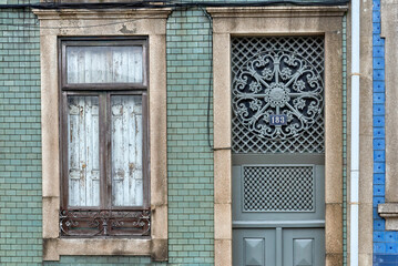 Obraz premium cast iron decoration above the entrance doors in Porto, Portugal