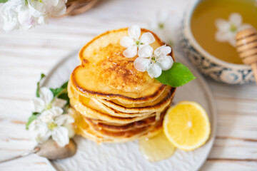 Pancakes with honey, lemon