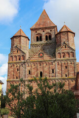 Fototapeta na wymiar Alsace - Bas-Rhin - Marmoutier - Abbaye Saint-Etienne - Façade occidentale 