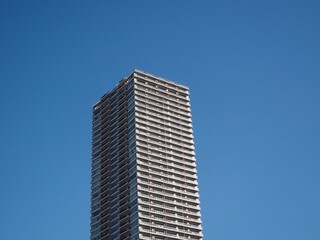 Fototapeta premium 空と高層ビル