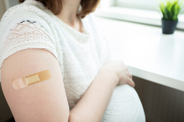 pregnant woman after covid 19 vaccine in hospital, vaccination during pregnancy