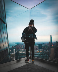 Fototapeta premium Standing above the city 
