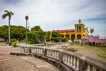 Old Yellow Building on the Shores of Lake Nicaragua in Granada, Nicaragua - obrazy, fototapety, plakaty